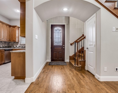 869 Rohan Drive - Photo Thumbnail 2
