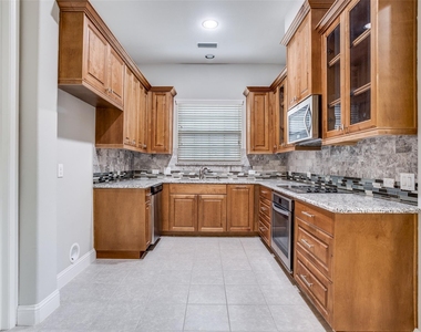 869 Rohan Drive - Photo Thumbnail 9