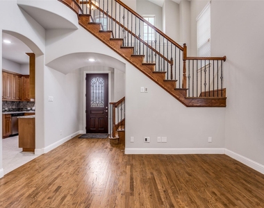 869 Rohan Drive - Photo Thumbnail 3