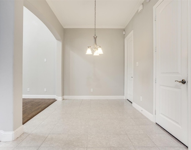 869 Rohan Drive - Photo Thumbnail 7