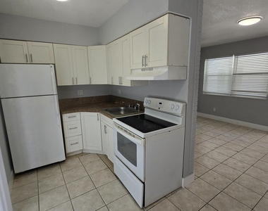 16951 Ne 18th Avenue - Photo Thumbnail 3