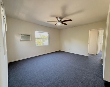 808 30th Street - Photo Thumbnail 2