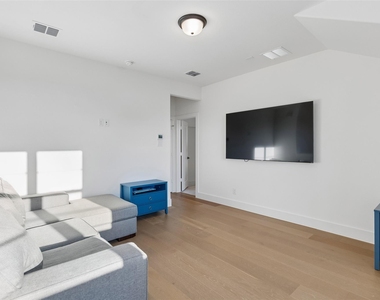 580 Neale Street - Photo Thumbnail 32