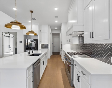 580 Neale Street - Photo Thumbnail 7