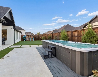 580 Neale Street - Photo Thumbnail 5