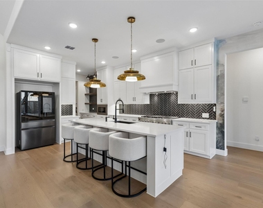 580 Neale Street - Photo Thumbnail 8