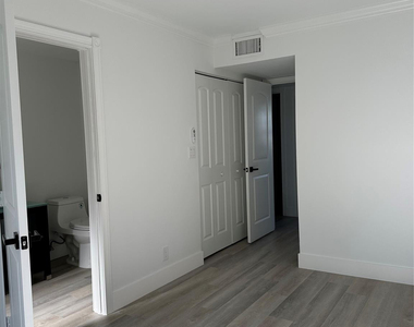 9440 Sw 8th Street - Photo Thumbnail 12