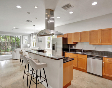 728 Ne 7th Avenue - Photo Thumbnail 5