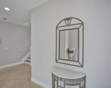 728 Ne 7th Avenue - Photo Thumbnail 3