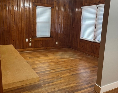 1007 Oakland Street - Photo Thumbnail 9