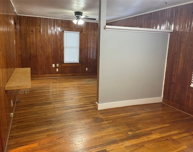1007 Oakland Street - Photo Thumbnail 8