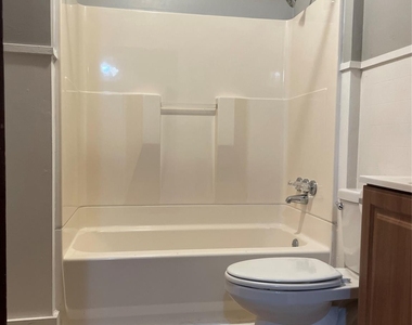 1007 Oakland Street - Photo Thumbnail 13