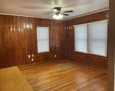 1007 Oakland Street - Photo Thumbnail 10