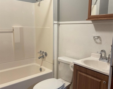 1007 Oakland Street - Photo Thumbnail 14