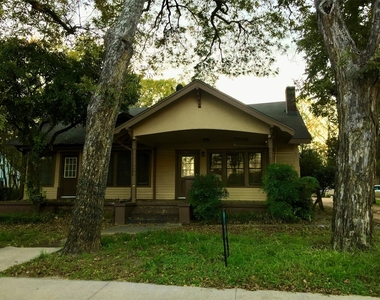 1007 Oakland Street - Photo Thumbnail 1