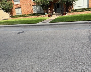 8526 Baltimore Drive - Photo Thumbnail 11