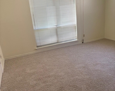 8526 Baltimore Drive - Photo Thumbnail 6