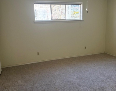 8526 Baltimore Drive - Photo Thumbnail 8
