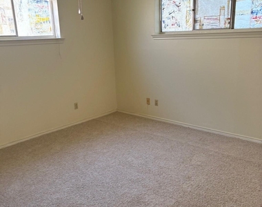 8526 Baltimore Drive - Photo Thumbnail 7