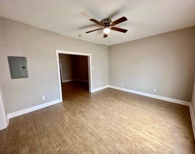 3720 Sockwell Boulevard - Photo Thumbnail 5