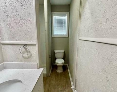 3720 Sockwell Boulevard - Photo Thumbnail 10