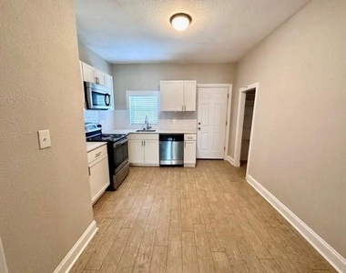 3720 Sockwell Boulevard - Photo Thumbnail 2