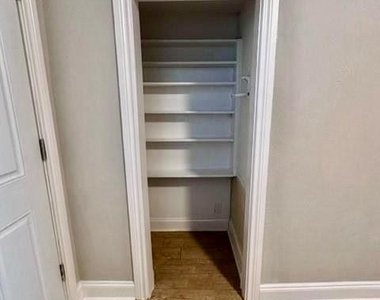 3720 Sockwell Boulevard - Photo Thumbnail 4