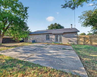 7012 Lincolnshire Lane - Photo Thumbnail 25