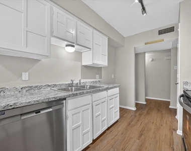 7012 Lincolnshire Lane - Photo Thumbnail 6