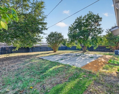7012 Lincolnshire Lane - Photo Thumbnail 24