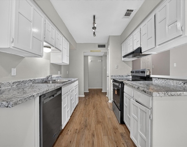 7012 Lincolnshire Lane - Photo Thumbnail 5