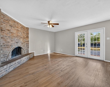 7012 Lincolnshire Lane - Photo Thumbnail 1