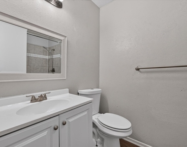 7012 Lincolnshire Lane - Photo Thumbnail 20