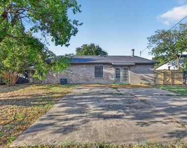 7012 Lincolnshire Lane - Photo Thumbnail 26