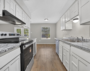 7012 Lincolnshire Lane - Photo Thumbnail 8