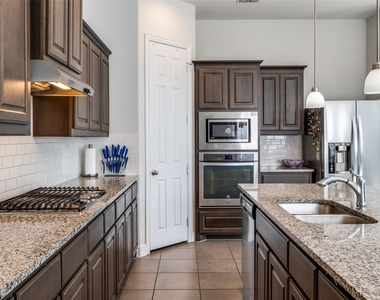 7313 Rockford Court - Photo Thumbnail 12