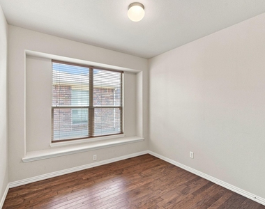 1020 Lake Hollow Drive - Photo Thumbnail 16