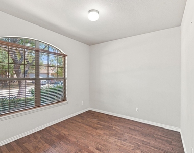 1020 Lake Hollow Drive - Photo Thumbnail 15