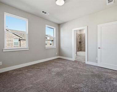 2646 Carolwood Lane - Photo Thumbnail 18