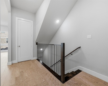 2646 Carolwood Lane - Photo Thumbnail 6