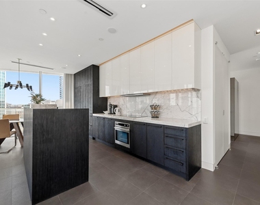 2408 Victory Park Lane - Photo Thumbnail 6