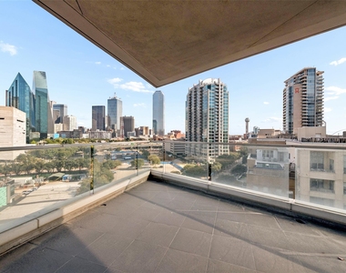 2408 Victory Park Lane - Photo Thumbnail 19