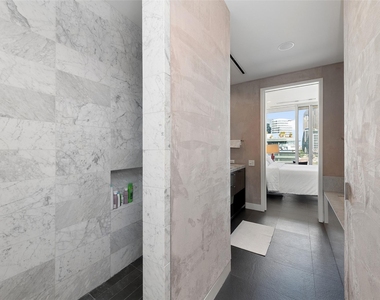 2408 Victory Park Lane - Photo Thumbnail 13