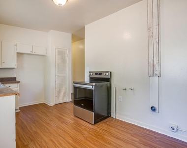 2812 Cordone Street - Photo Thumbnail 8
