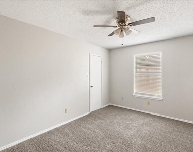 1217 Hidden Creek Drive - Photo Thumbnail 17