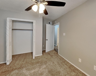 5525 Stone Meadow Lane - Photo Thumbnail 14