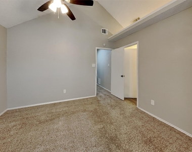 5525 Stone Meadow Lane - Photo Thumbnail 8