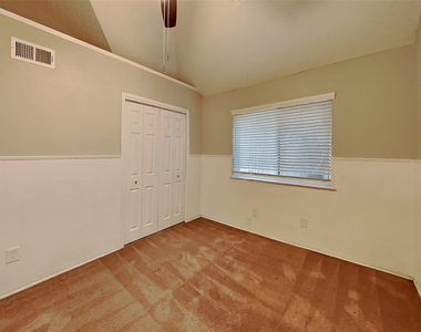 5525 Stone Meadow Lane - Photo Thumbnail 12