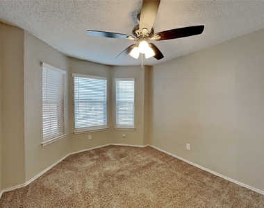 5525 Stone Meadow Lane - Photo Thumbnail 15
