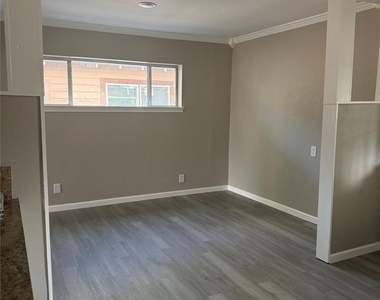 2519 W 8th Avenue - Photo Thumbnail 2